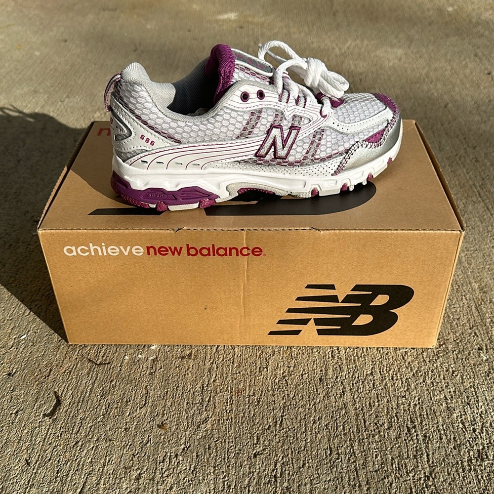 NIB New Balance Kid's 686 V1 Sneaker, Purple, Size 3 Girls